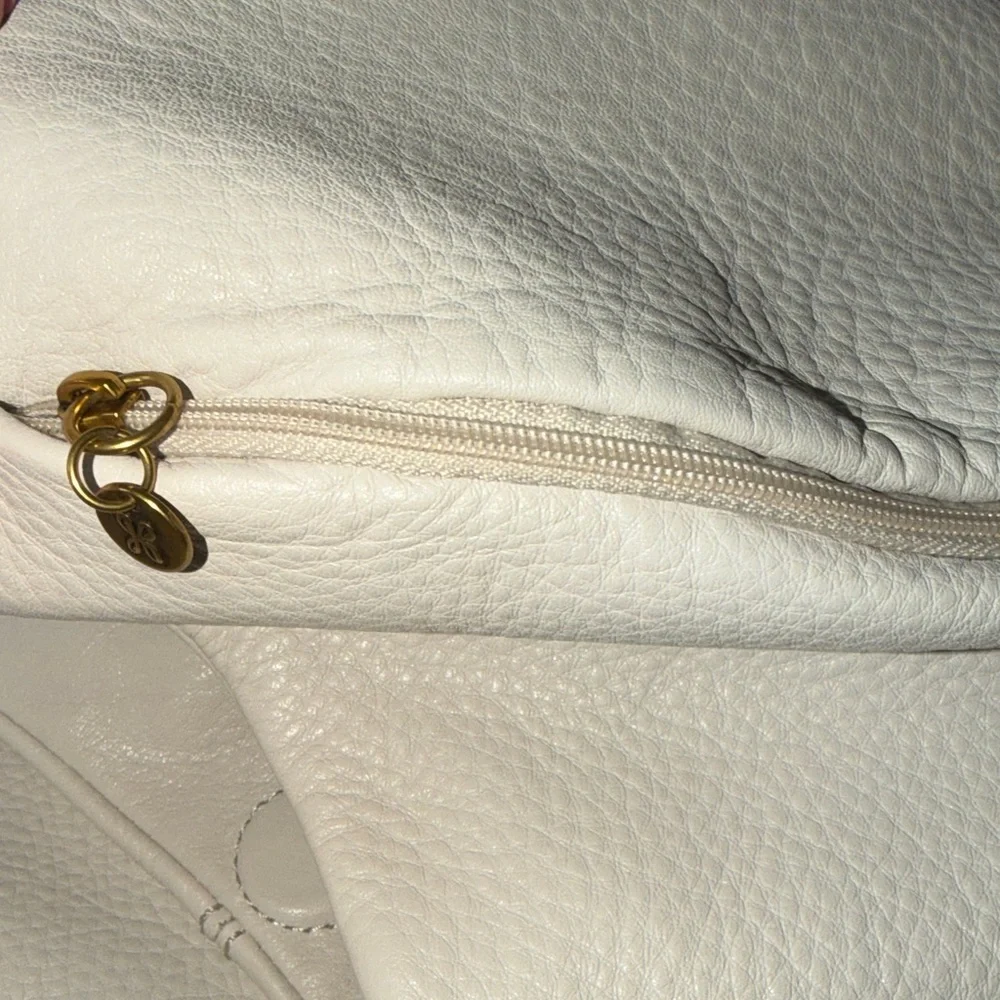 Hobo International Soft White Pebble Leather Shoulder Bag - Picture 3 of 7